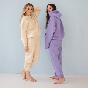 Sporty hooded tracksuit for women