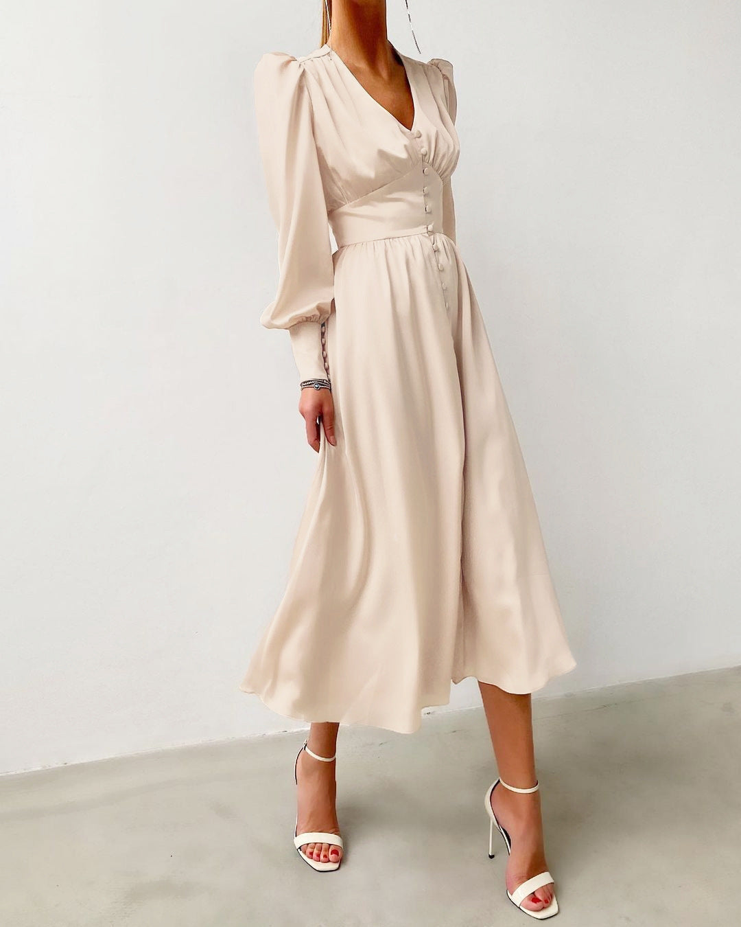 Elegant satin lantern sleeve dress - Image 3