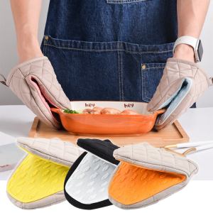 Anti-scalding oven mitten