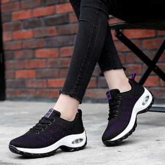 Lightweight women's sneakers