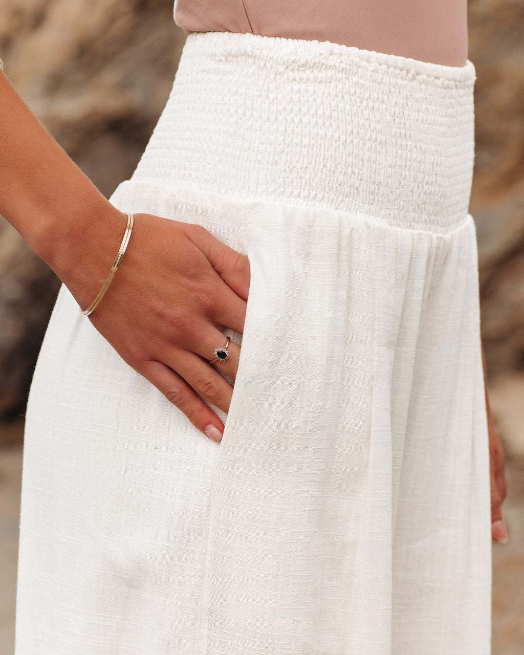 Relaxed wide leg pants with pocket - Image 12