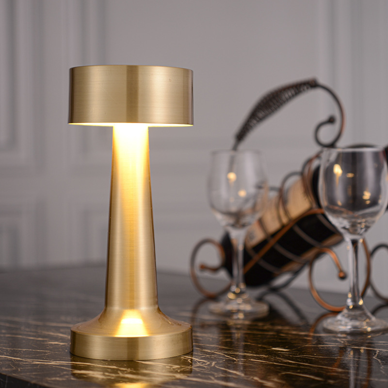 Touch controlled cordless LED table lamp - Image 15