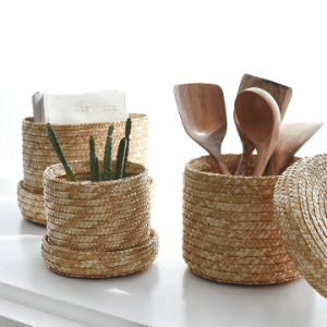 Straw wooven storage basket with lid