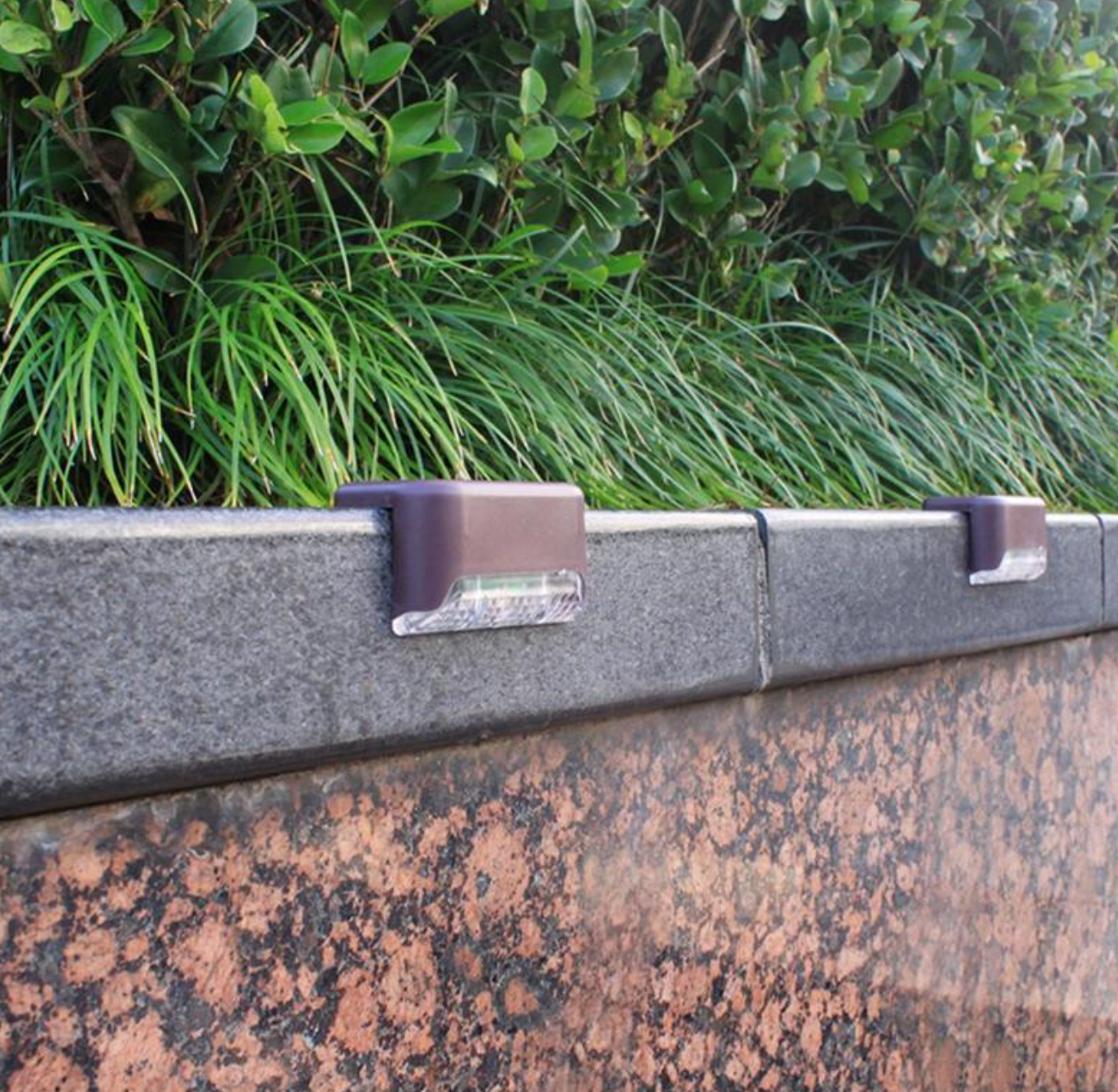 Solar powered fence light - 2pack - Image 16