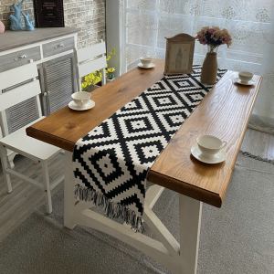 Table runner with tassels