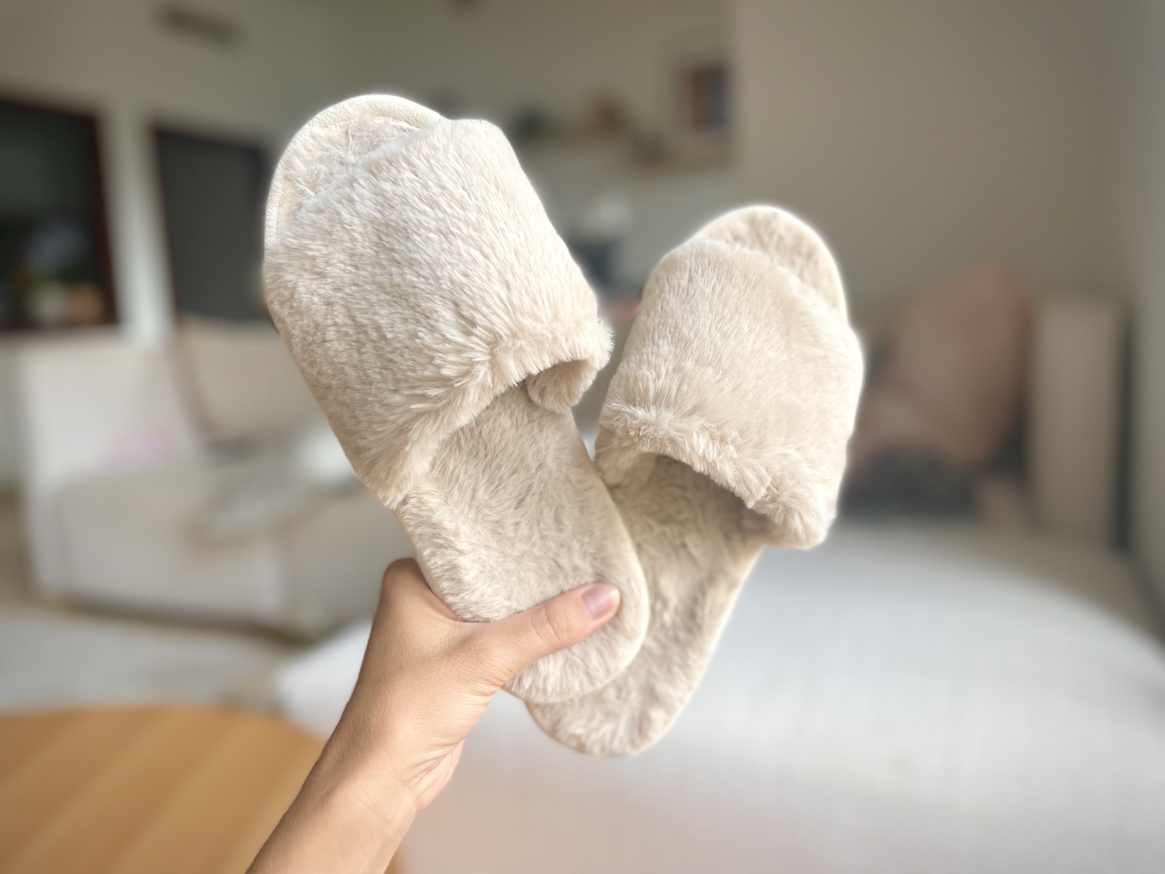 Fluffy faux fur women's indoor slippers - Image 17