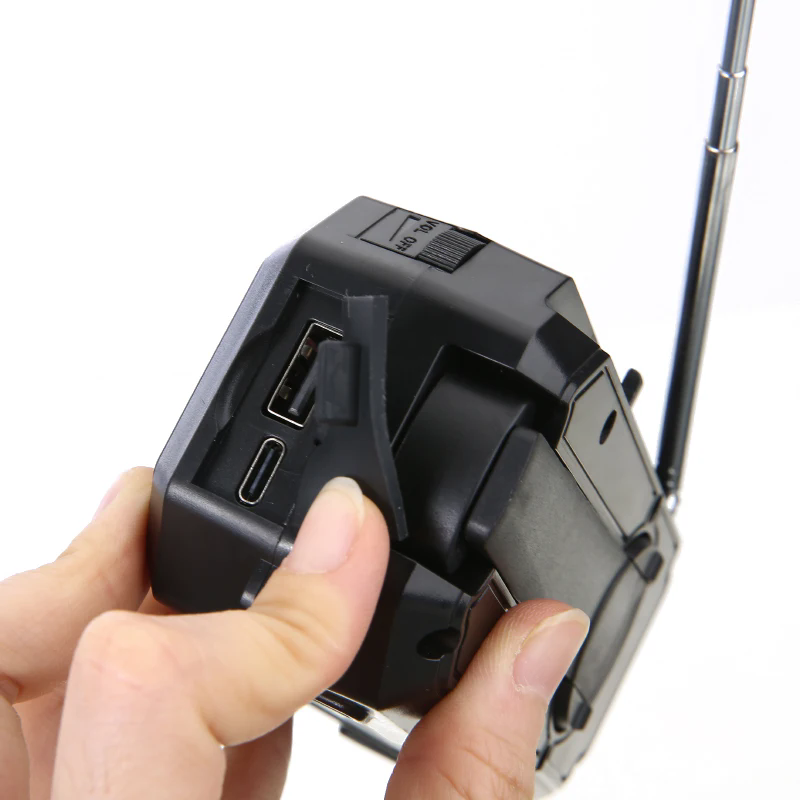 Solar powered emergency radio with LED light - Image 10
