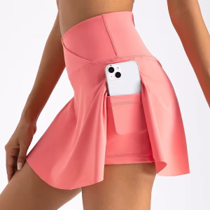 Short women's tennis skirt with pocket