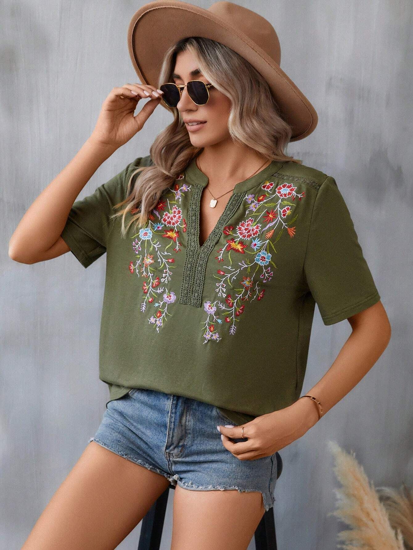 V-neck embroidered women's top - Image 14