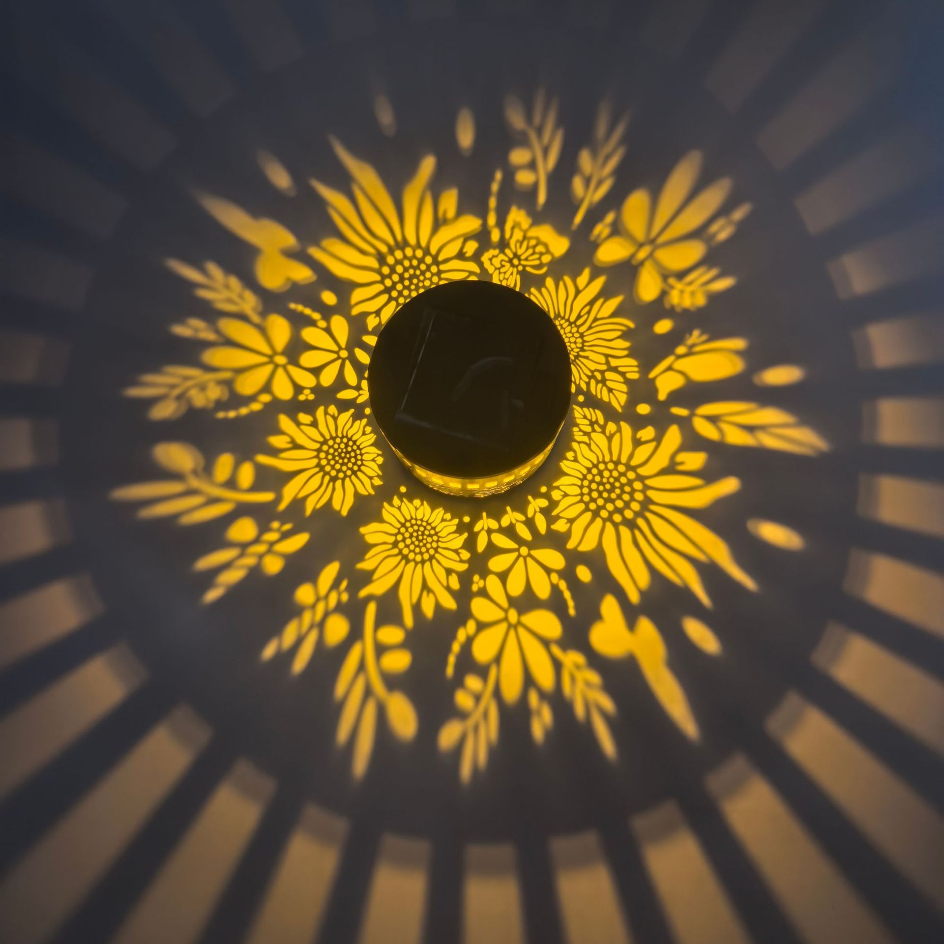 Solar powered decorative Mandala wall light - Image 11