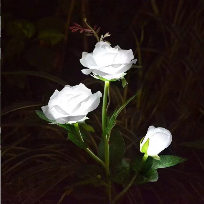 Solar powered 3-head Rose flower outdoor light - Image 4