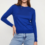 Round neck women's knitwear