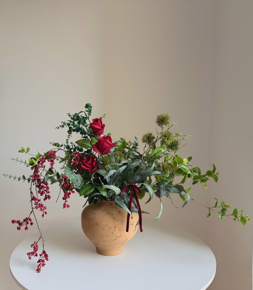 The festive rose artificial winter bouquet - Image 3