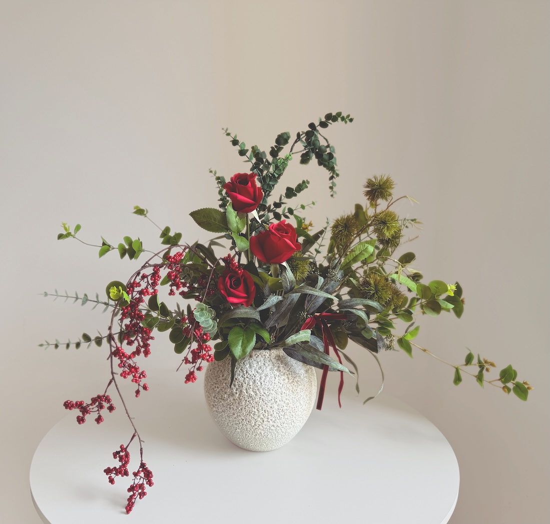 The festive rose artificial winter bouquet - Image 4