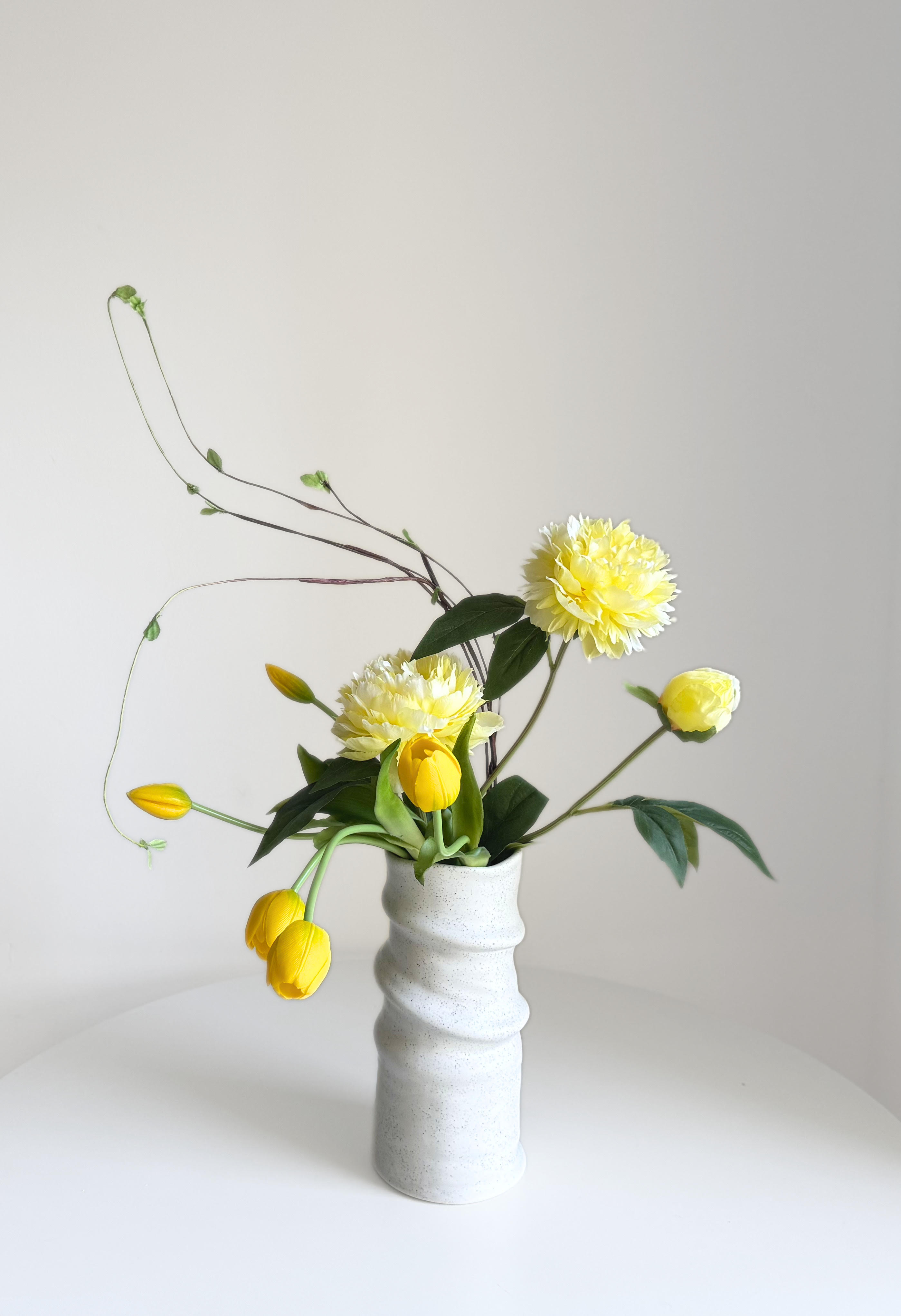 Peony and tulips spring bouquet - Image 3