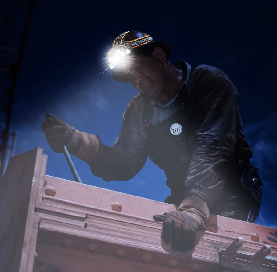 7-LED USB-rechargeable outdoor headlamp - Image 4